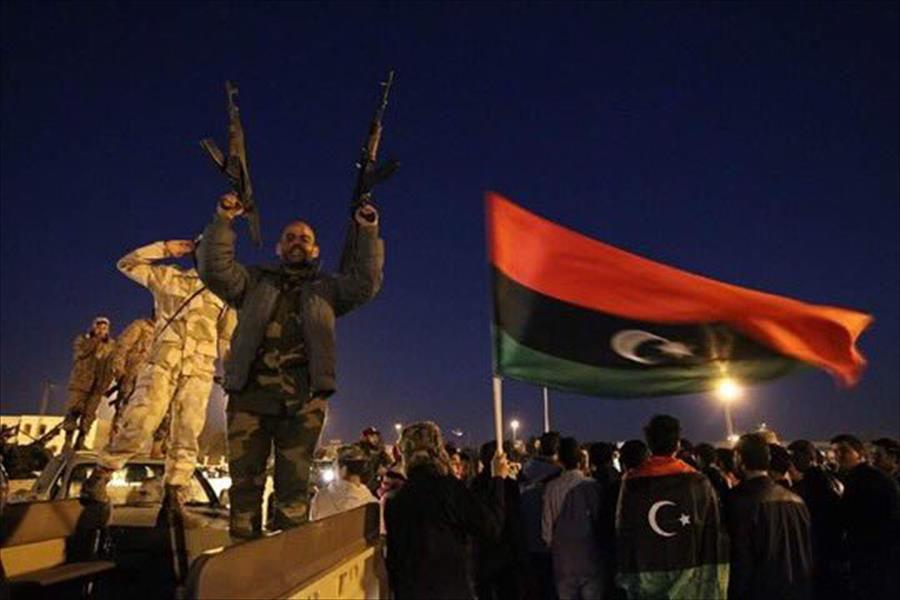 بالصور: الشعب و الجيش يحتفلون بذكرى ثورة فبراير في بنغازي