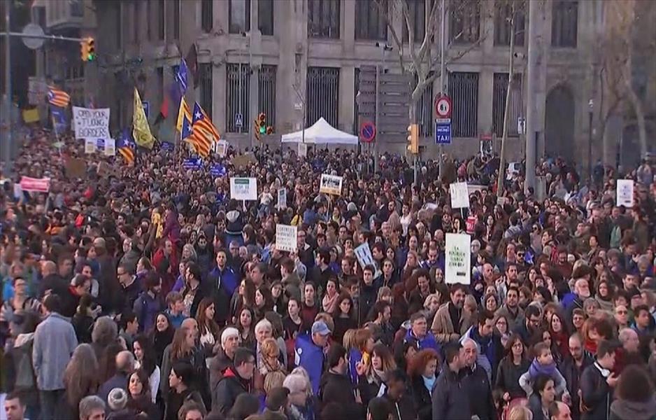 أكبر تظاهرة بأوروبا دعمًا للاجئين في برشلونة