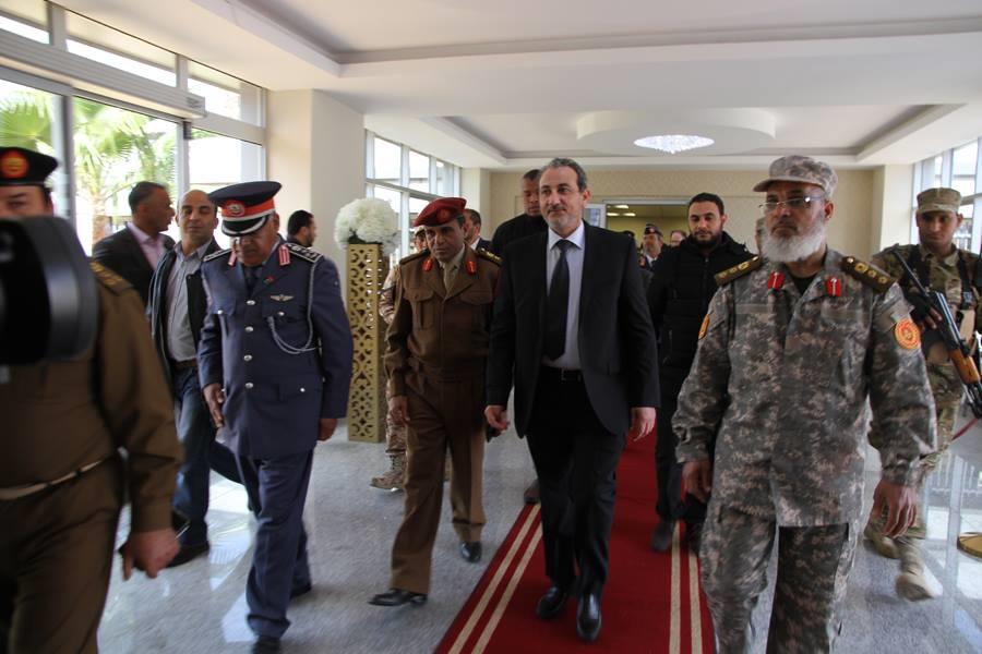 البرغثي يفتتح فندق النسور التابع للقوات المسلحة بقاعدة طرابلس الجوية