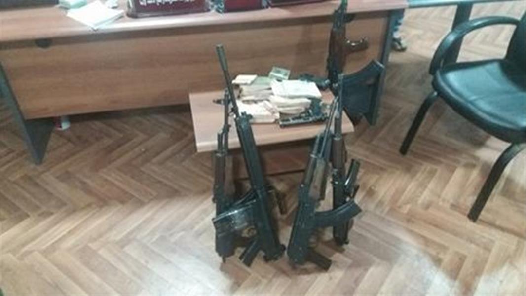 القبض على 3 عناصر من تشكيل عصابي مسلح في بنغازي