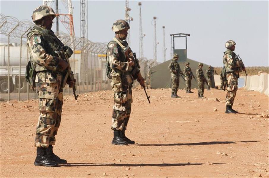 الجزائر تعلن استنفارًا أمنيًا على حدودها لمنع تهريب السلاح الليبي