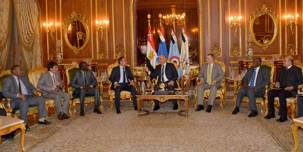 وفد من نواب الجنوب برئاسة حومه يجتمع مع اللجنة المصرية المعنية بليبيا في القاهرة
