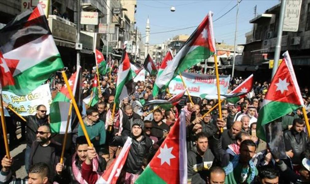 تظاهرات في الأردن تطالب بإقالة الحكومة تنديدا برفع الأسعار