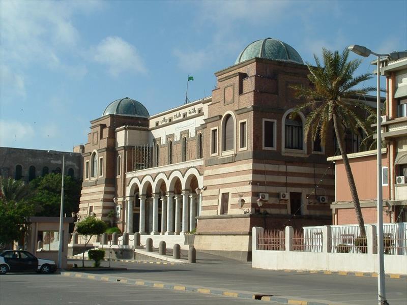 مصرف ليبيا المركزي يُوضح تفاصيل أزمة نقص السيولة