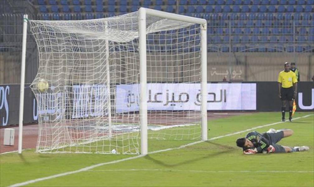 (بالفيديو) كابوس لاعب أهلي بنغازي يلاحق إكرامي في الدوري المصري