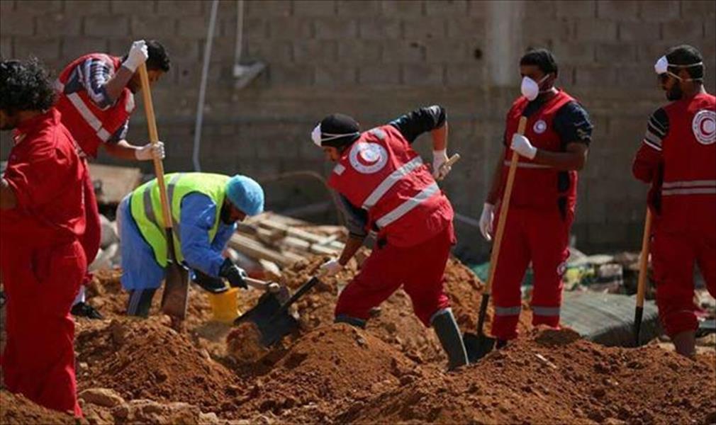 «الهلال الأحمر» يخرج 42 جثة من المقابر الجماعية في قنفودة غرب بنغازي