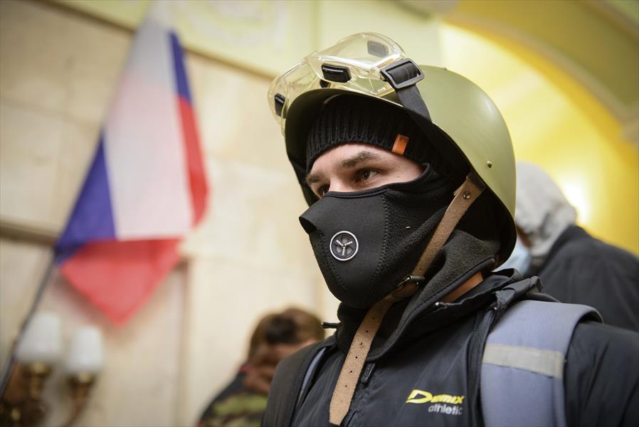 جندي روسي يقتل ضابطًا أوكرانيًّا في القرم.. وكييف تدعو لاجتماع عاجل