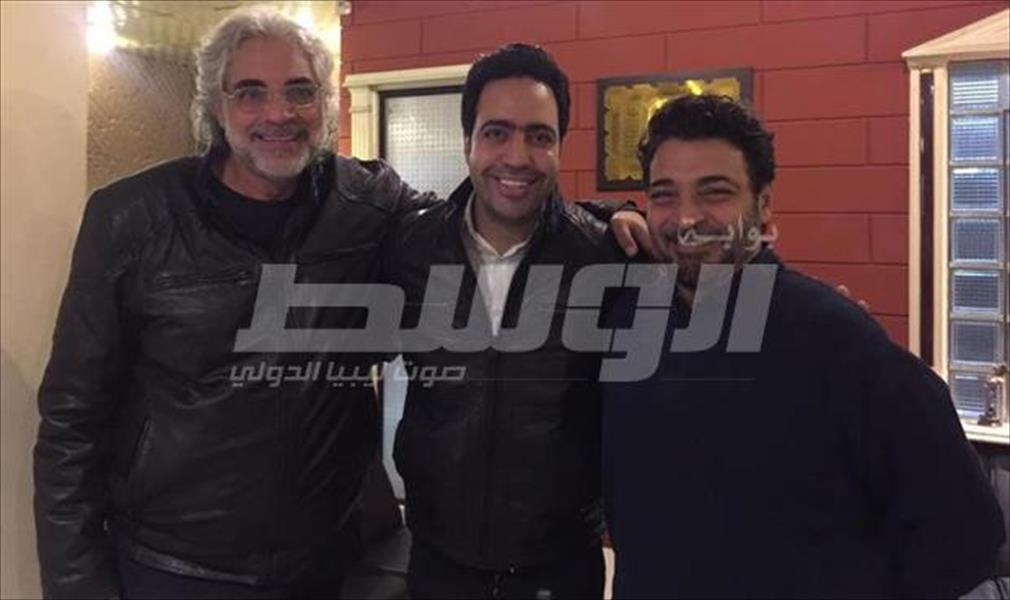 بالصور: حميد الشاعري يعيد مدرب منتخب مصر للغناء مجددًا