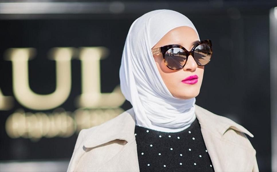 كيفية تنسيق النظارات الشمسية ذات المرايا مع الحجاب