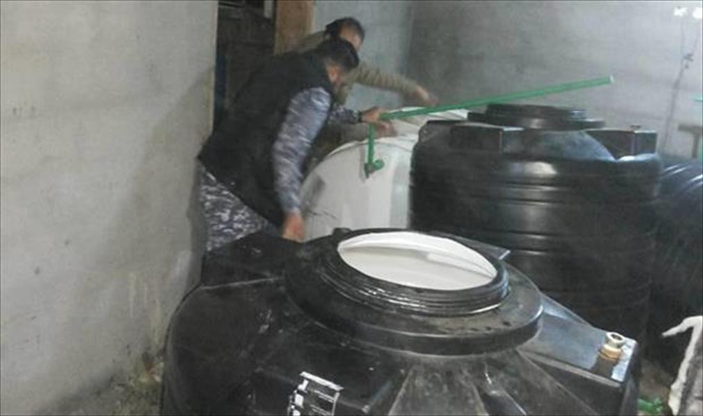 «نجدة بنغازي» تداهم مصنعًا للخمور في سيدي فرج