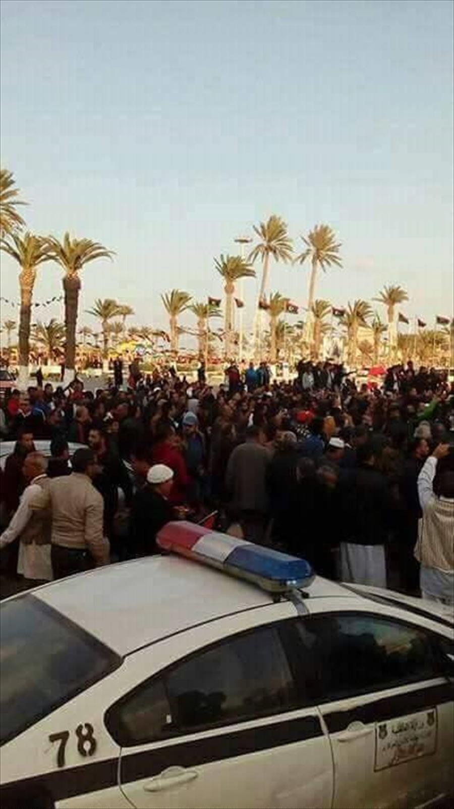 بالصور: تظاهرة في طرابلس تطالب بخروج «الميليشيات»
