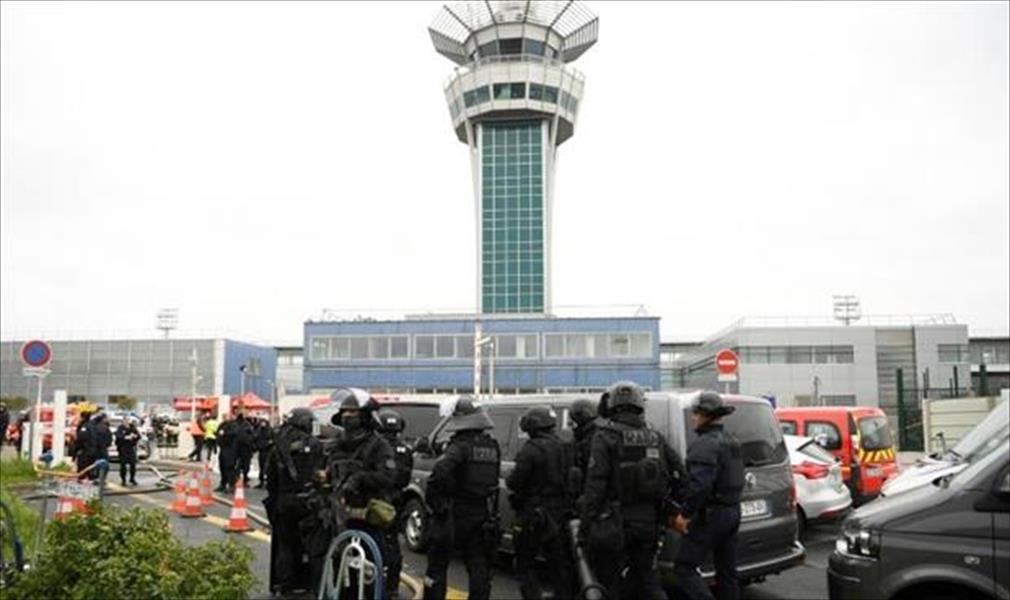 مقتل رجل خطف مسدس شرطي في مطار أورلي بباريس