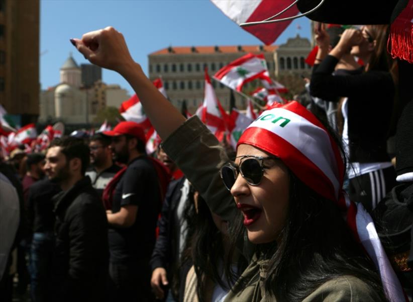 احتجاجات لبنانية ضد موافقة البرلمان على فرض ضرائب جديدة