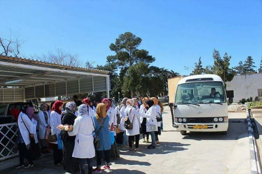 طلاب «طب عمر المختار» يزورون دار المسنين في ماسة‎
