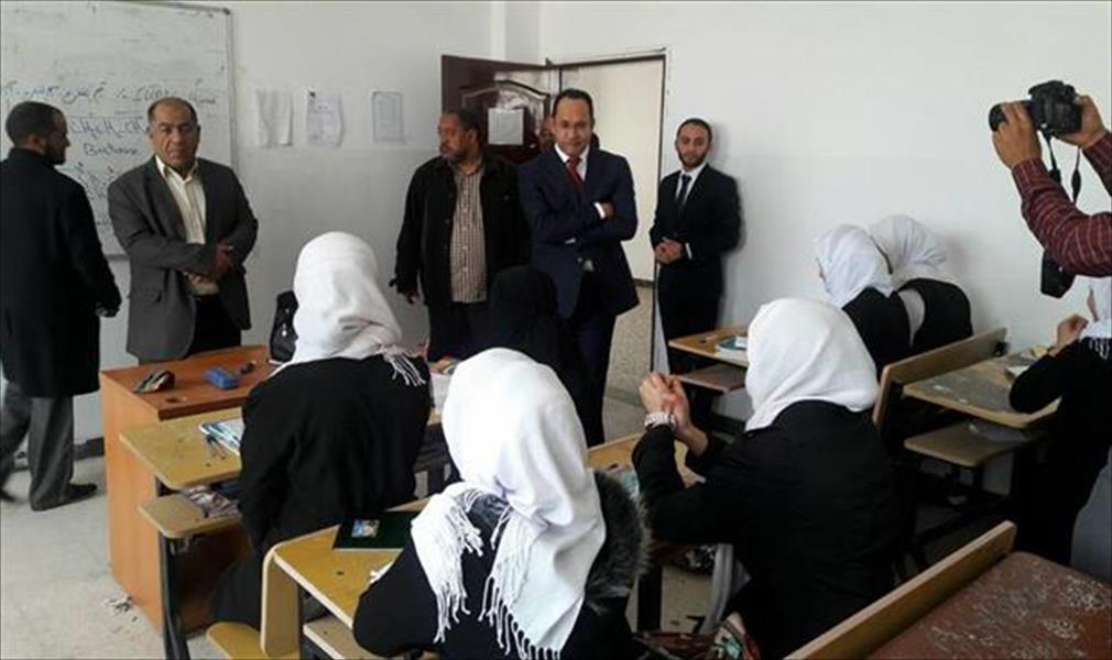 بالصور.. وكيل «التعليم» بحكومة الوفاق يتفقد مدارس سرت