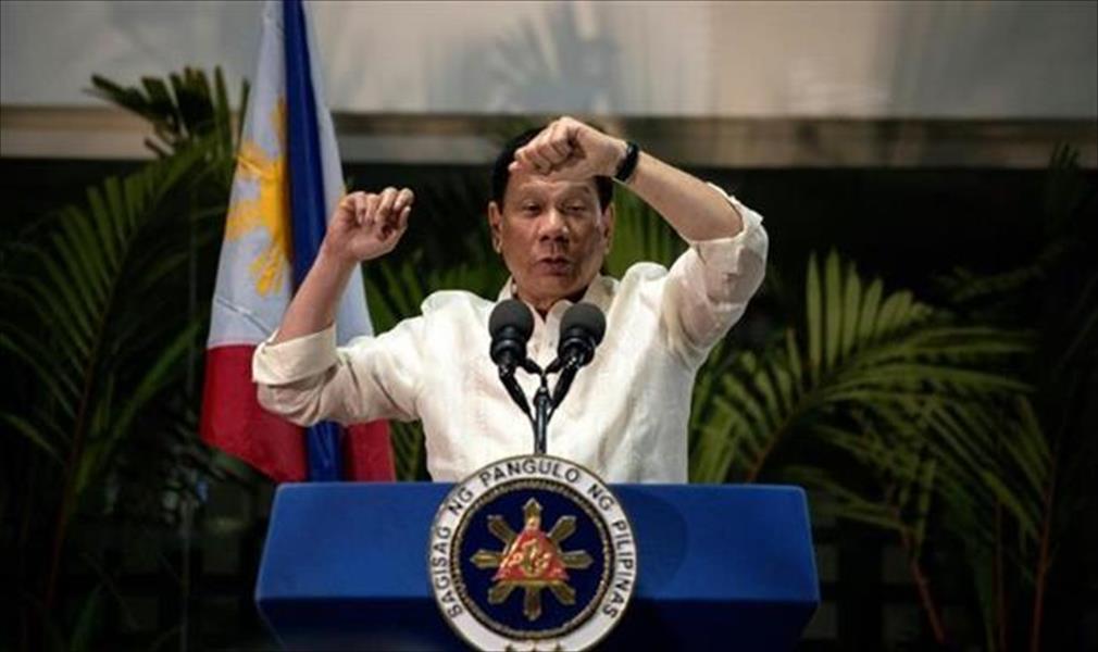 رئيس الفلبين يلوح بفرض الأحكام العرفية وإلغاء الانتخابات