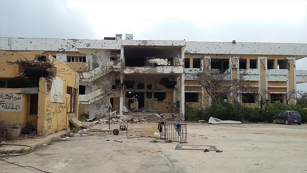 طلبة التربية في بنغازي يطالبون بصيانة مقر الكلية وعودة الدراسة