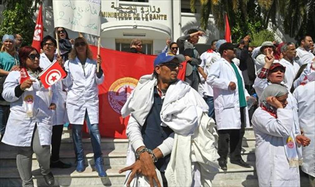 أطباء تونس يحتجون على أوضاعهم بـ«يوم غضب»