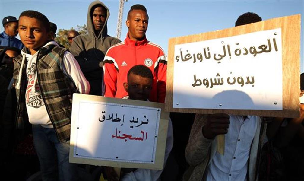 أهالي تاورغاء المهجَّرين يتظاهرون في بنغازي للعودة إلى منازلهم