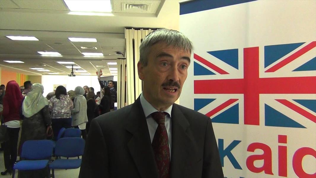 السفير البريطاني يتحدث عن دبلوماسية «تويتر - فيسبوك» وشجاعة الناس في بنغازي
