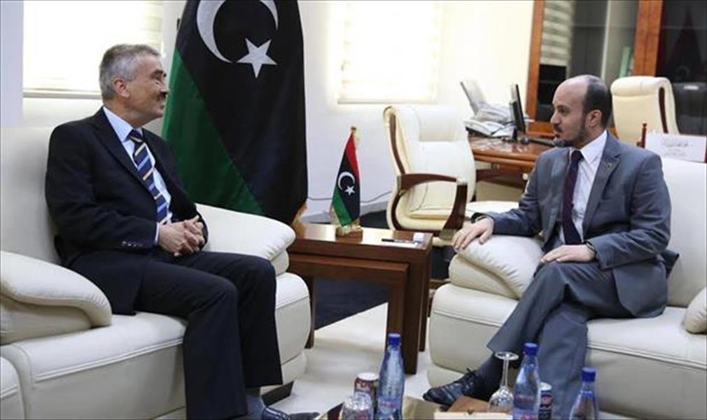 السفير البريطاني: الاتفاق السياسي هو المرجعية الأساسية لأي مبادرة لتسوية الأزمة في ليبيا