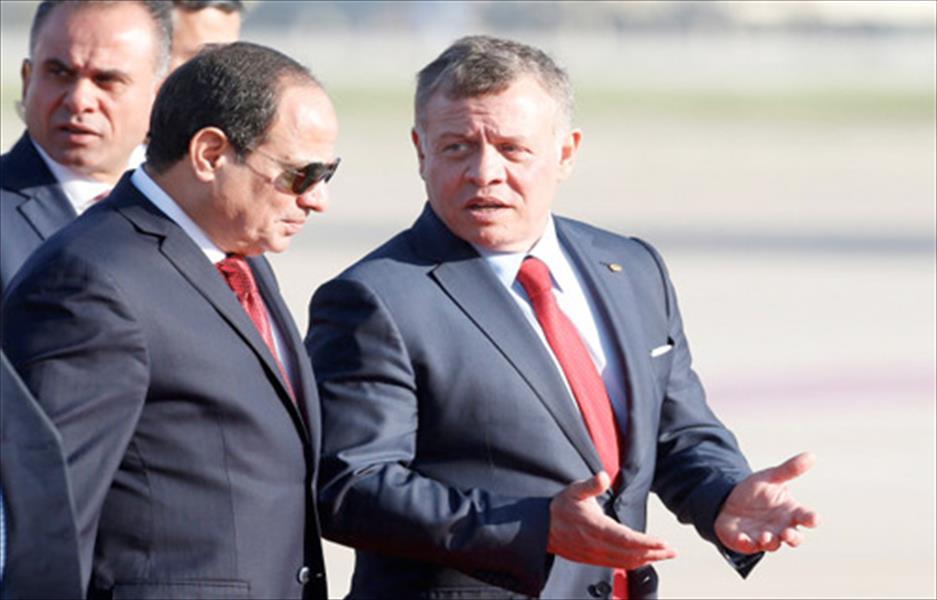 بالصور: ملك الأردن يستقبل السيسي في مطار الملكة علياء عشية القمة العربية 