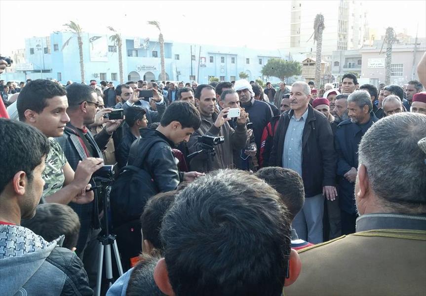 تظاهرة في طبرق تطالب بتسليم السلطة لمجلس عسكري بقيادة المشير حفتر