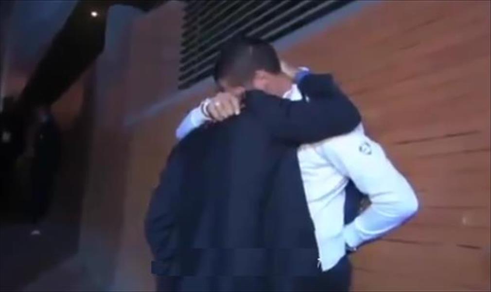 بالفيديو: حضن «ماتيرازي» يكشف دموع «مورينيو» التاريخية