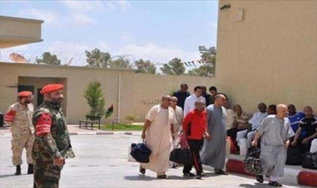 الإفراج عن ضابطين سابقين وأربعة عسكريين من سجن مصراتة
