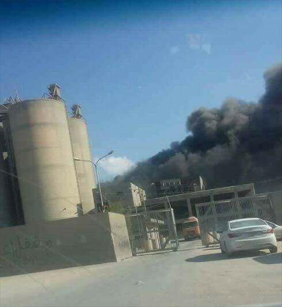 بالصور: حريق في مصنع الأسمنت بزليتن