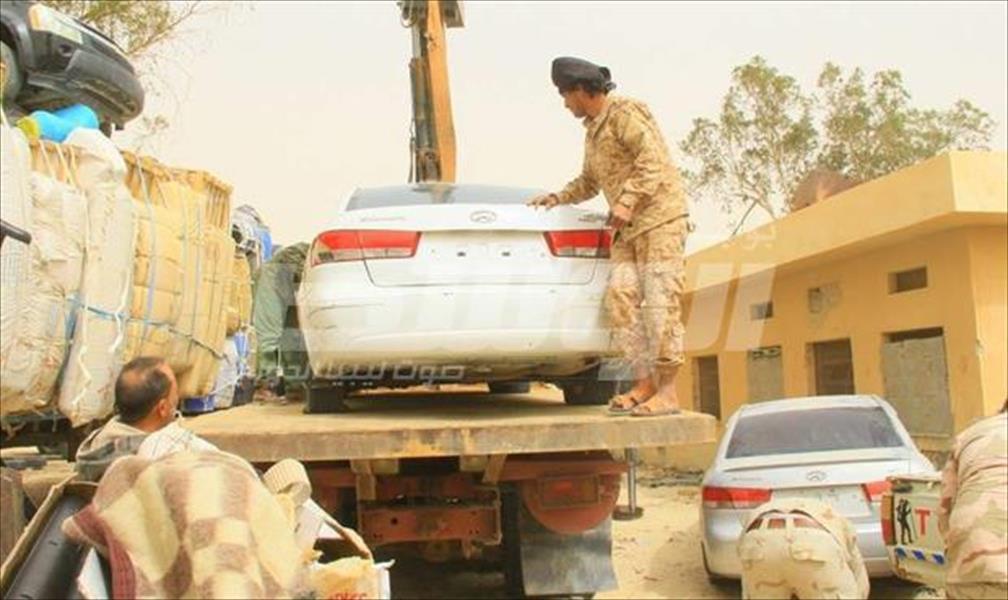 الجيش يضبط مهربي وقود وسيارات وسلعًا تموينية في جالو