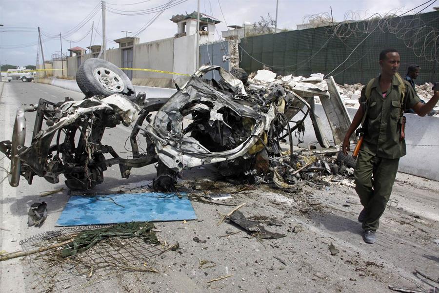 مقتل 15 في انفجار سيارة ملغومة بمحيط قاعدة عسكرية بالصومال