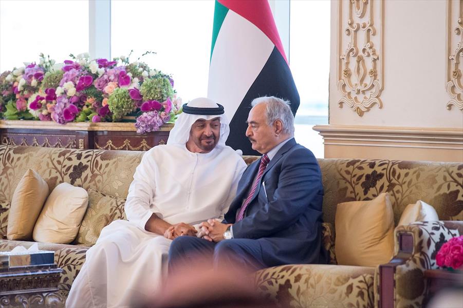 وزير الدفاع الإماراتي يبحث مع المشير حفتر محاربة التنظيمات الإرهابية