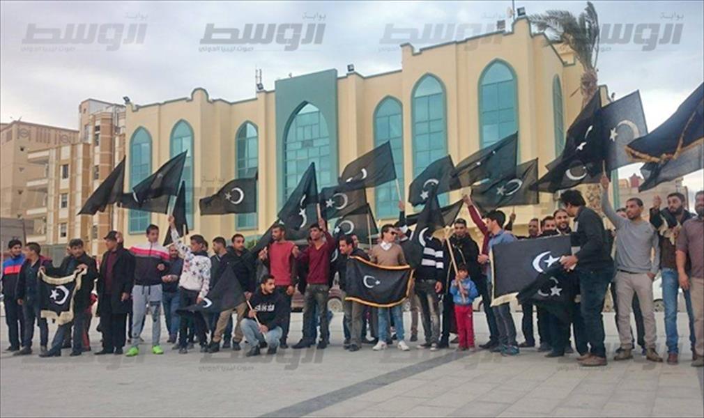 تظاهرة في طبرق تطالب بالعودة إلى النظام الفيدرالي