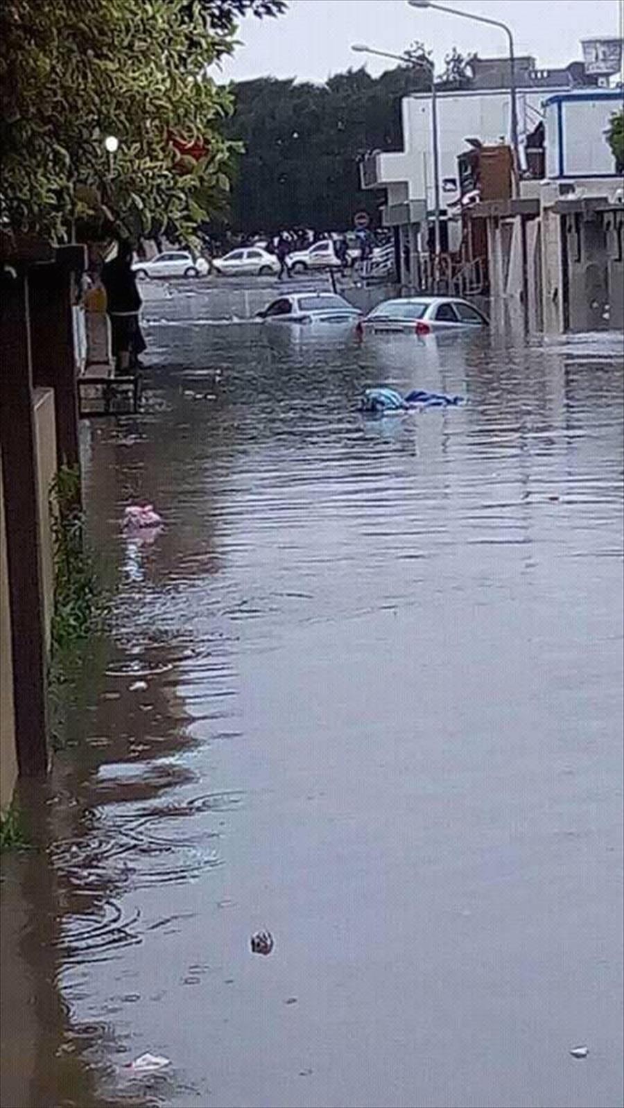 بالصور: الأمطار تحوّل طرابلس إلى أنهار متحركة