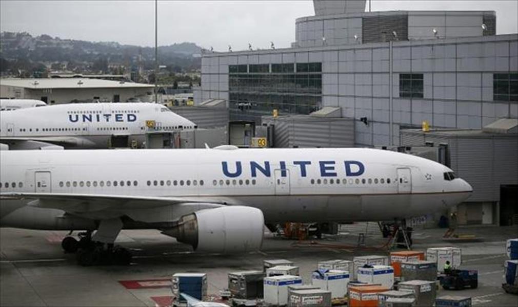شركة طيران تعتذر لراكب طرد بعنف من إحدى طائراتها