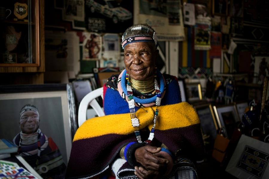فنانة افريقية تحظى باعتراف متأخر في بلدها بعد شهرتها العالمية