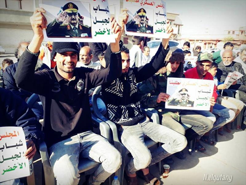 تظاهرة في بلدة سوسة تطالب بتسليم السلطة لمجلس عسكري بقيادة المشير حفتر