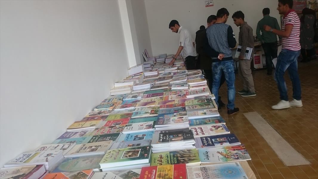 افتتاح المعرض الثاني للكتاب بكلية التقنية الطبية في جامعة طبرق