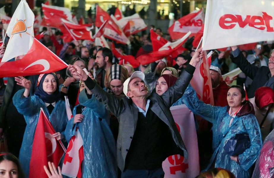 تركيا تعتقل نشطاء بعد تظاهرات معارضة لنتيجة الاستفتاء