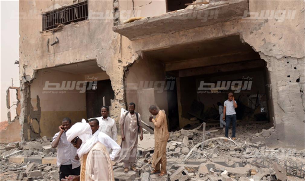 بالصور: آثار القصف الجوي لمقر الغرفة الأمنية والسجون المركزية في سبها