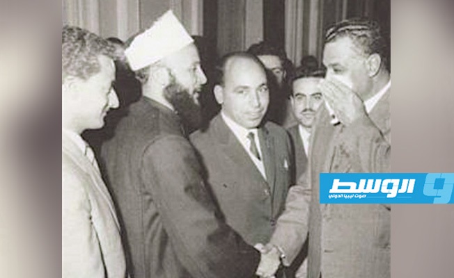 مصافحة من الشيخ محمود صبحي مع الرئيس جمال عبد الناصر