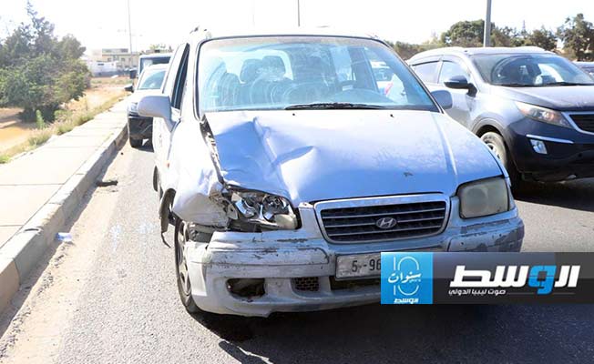 من عملية إزالة سيارة تعرضت لحادث على الطريق السريع، 26 مايو 2024. (مديرية أمن طرابلس)