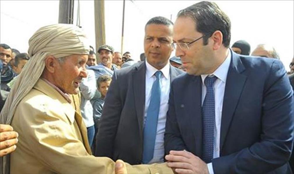 رئيس الحكومة التونسية يرضخ لمطالب «المدينة الغاضبة»