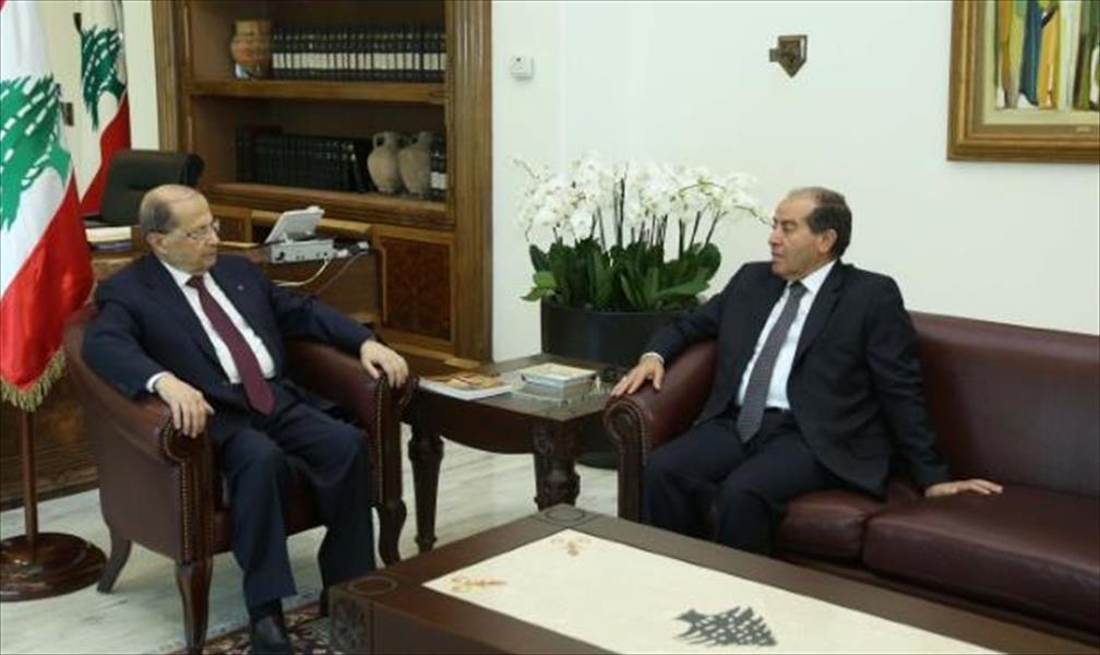 الرئيس اللبناني يستقبل محمود جبريل في قصر بعبدا