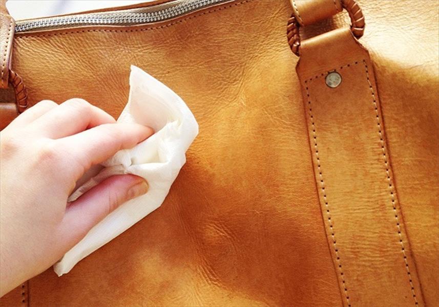 طريقة سحرية لحماية وتنظيف حقيبتك الجلد