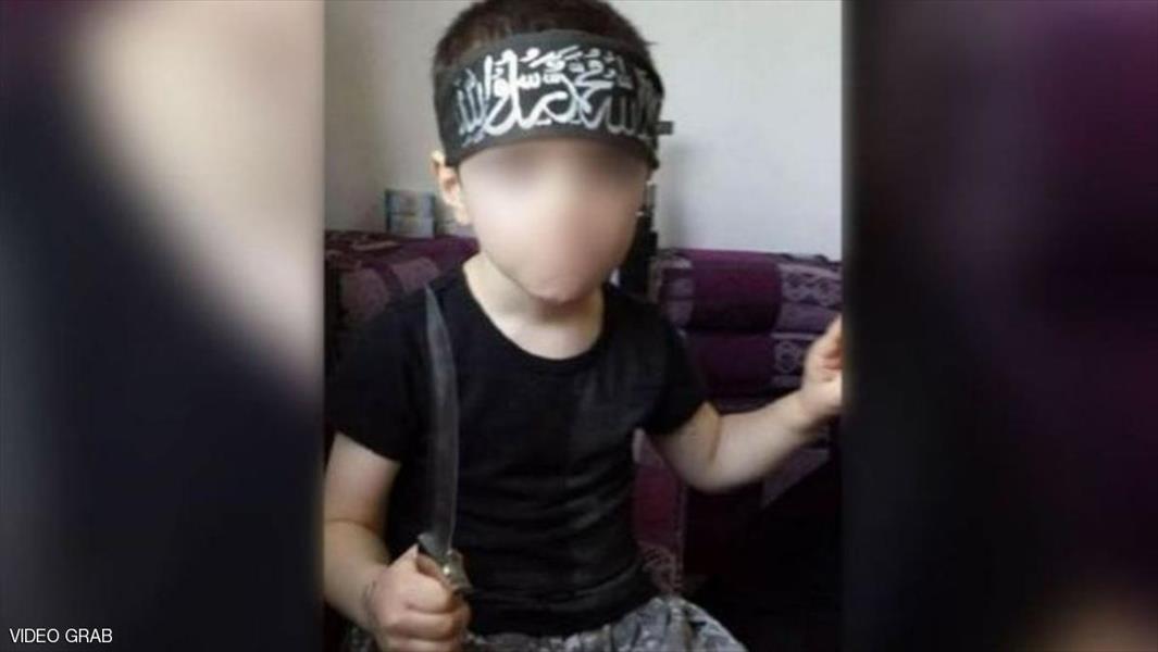 طفل «داعشي» أسترالي يهدد مواطنيه بالقتل في فيديو «صادم»
