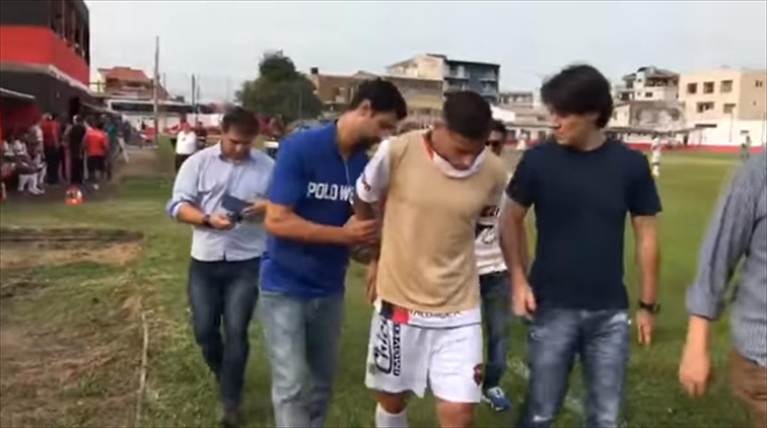 بالفيديو: اعتقال لاعب برازيلي أثناء المباراة