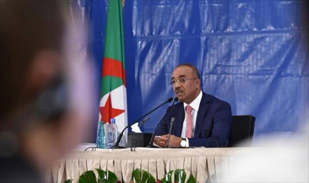 «الدستوري الجزائري» يخفض المشاركة في الانتخابات لـ35%
