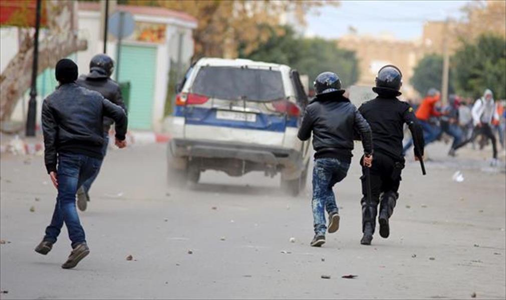 «بوعزيزي جديد» في تونس يشعل مواجهات بين محتجين والشرطة